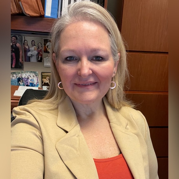 Meet your Posher, Kristal - Picture 1 of 1